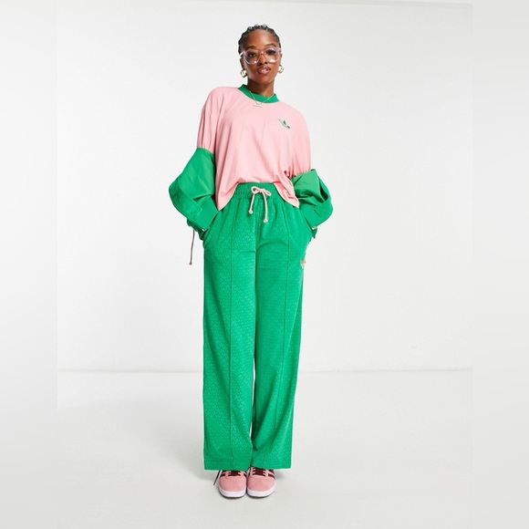 adidas Originals Pants - BNWT! ADICOLOR HERITAGE NOW VELOUR PANTS 💚💖